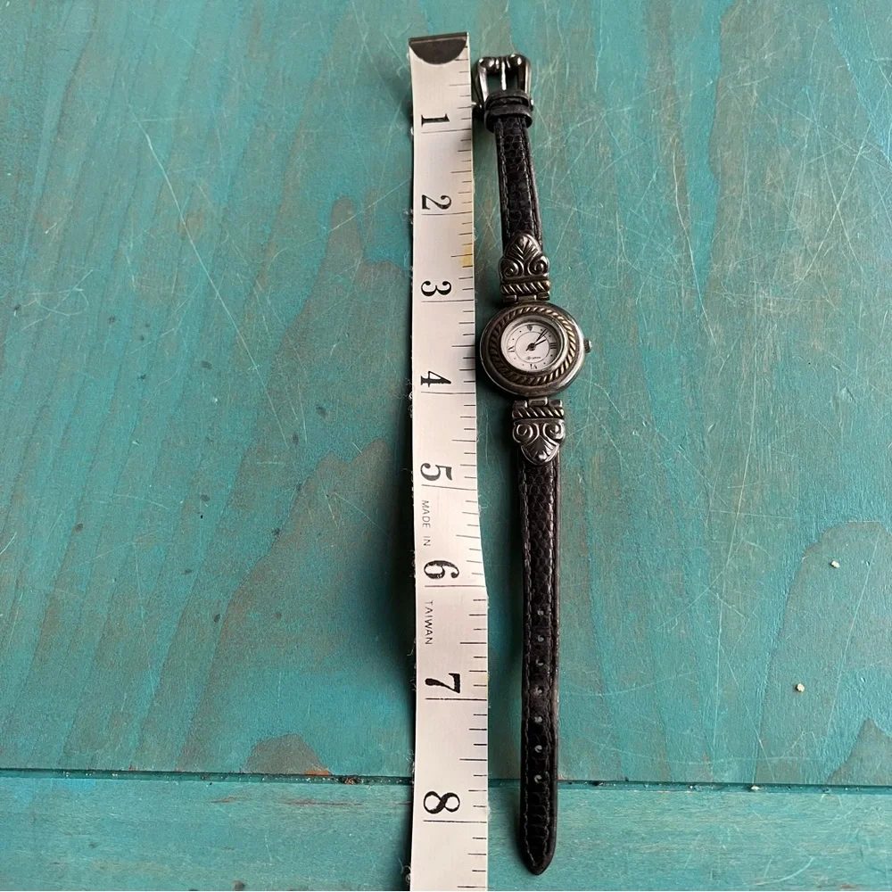 Brighton ladies dainty round Stockholm style fashion watch NEW BATTERY